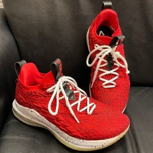 Nike Lebron 15 Low University Red
